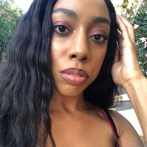 Meet your Posher, Harronisha